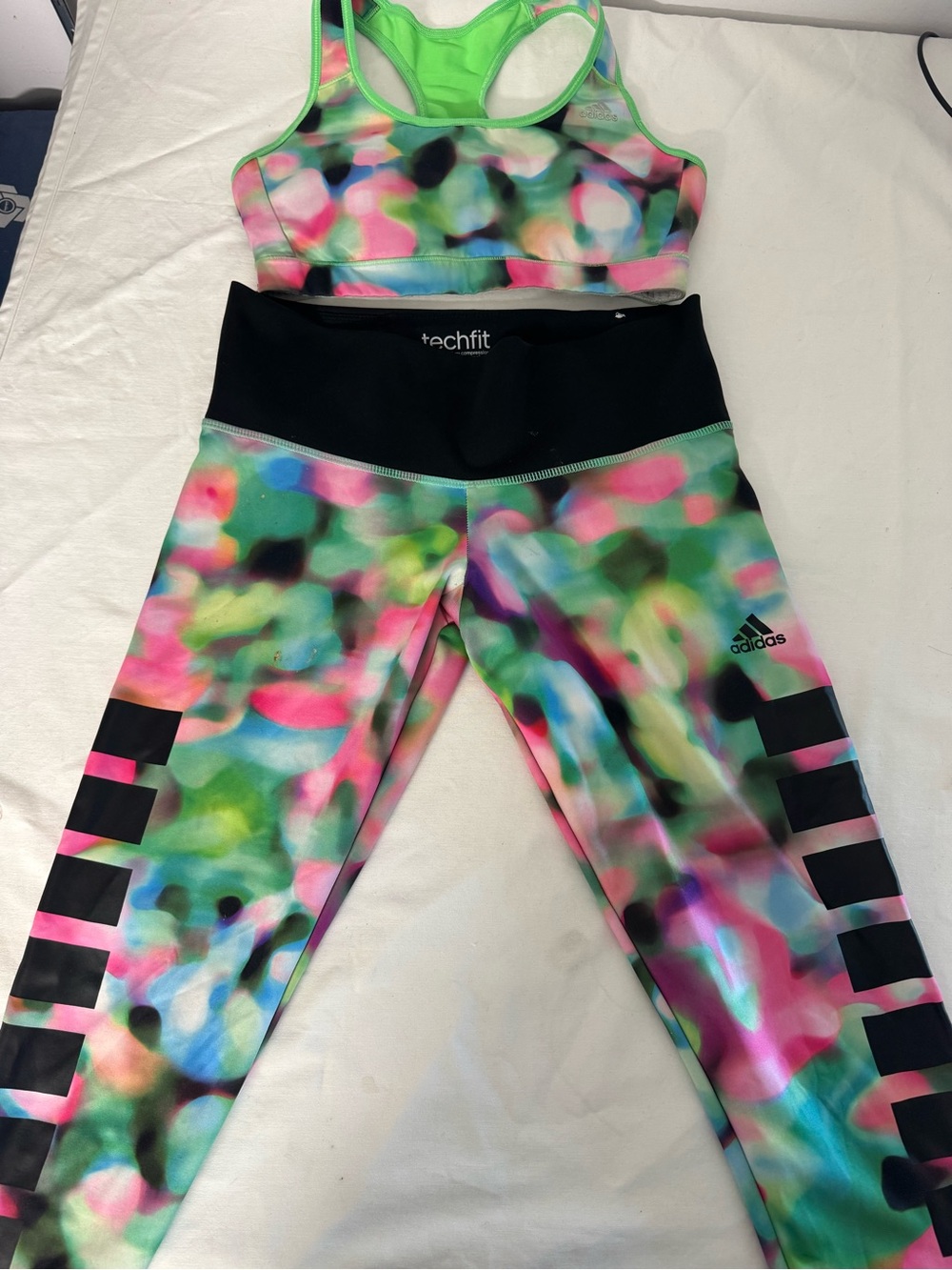 adidas Womenβs/Girls Techfit Multicolor Printed Leggings and Top 2 Pieces S